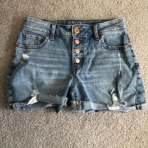 Maurice’s shorts. Size 6. Rarely worn. Good condition.